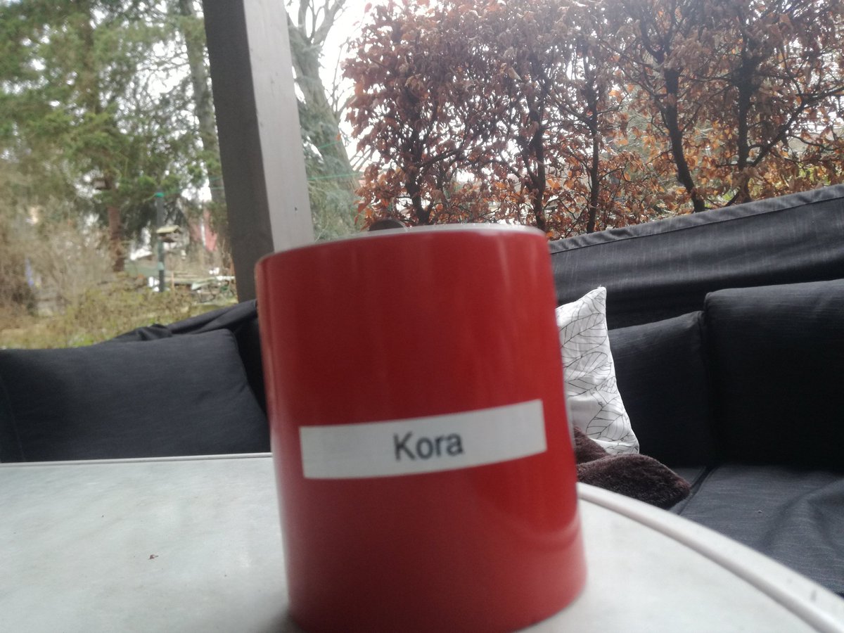 kristallnaach's tweet photo. Mal wieder Aufregung..diesmal gleich 2 positiv..interessant ist ja meine Reaktion..zu Nr.1 “Na die dumme SchwurbelTante“ (#Schwurbler-N8-Schwester)..und zu Nr.2 “ach die arme Maus“ (geboostert)...denk' nur ich so böse? #ausGründen!
#Systemrelevant😷#Pausenhof https://t.co/NRUTcf72UY