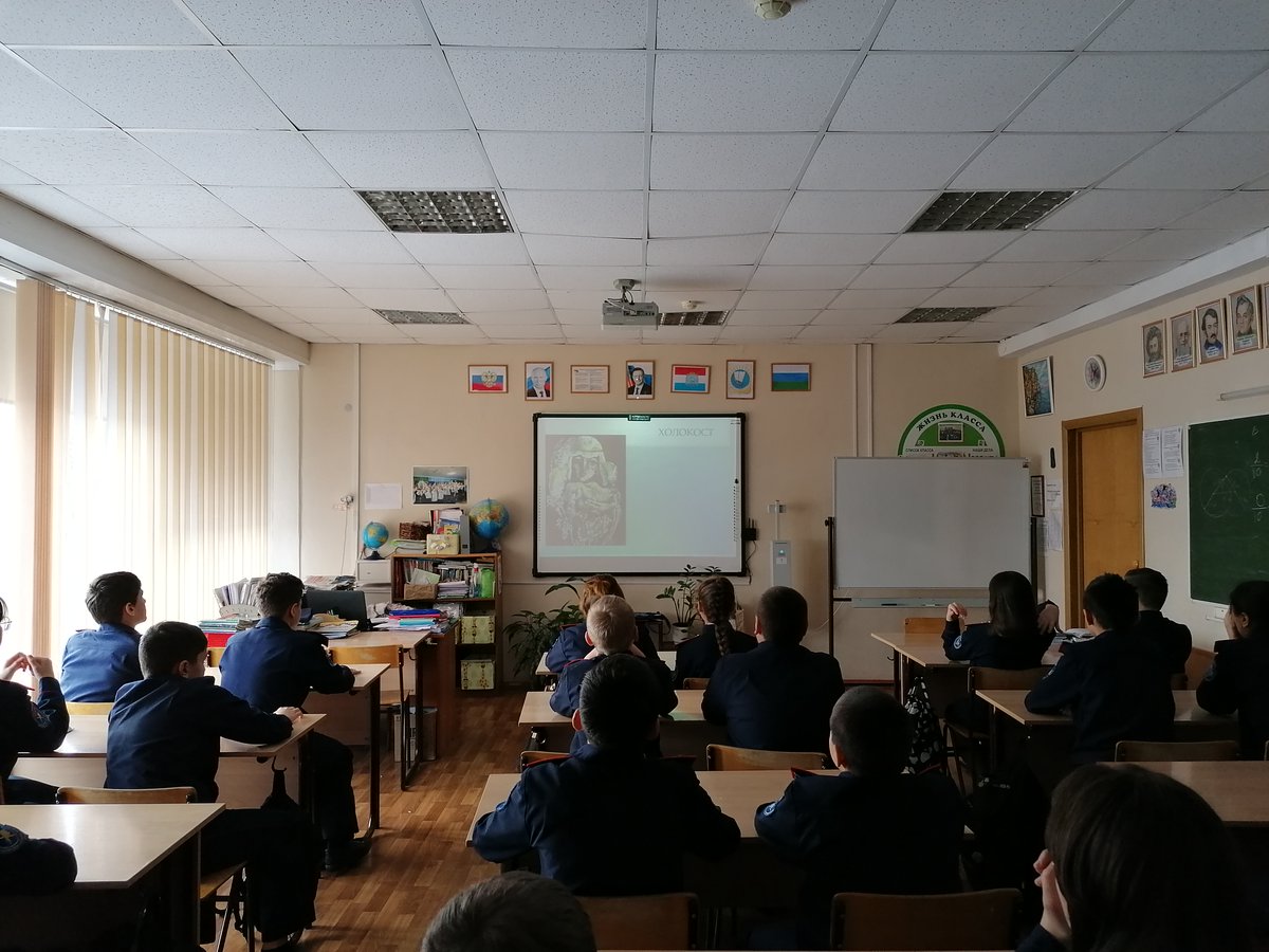 school34samara's tweet photo. 27 января Международный день памяти жертв Холокоста. Советские войска освободили самый крупный гитлеровский концлагерь Аушвиц (Освенцим). В нашей школе сегодня прошли классные часы. Кадеты школы несли почетный караул, выразив тем самым уважение к жертвам тех страшных событий https://t.co/NBoJov3a7X