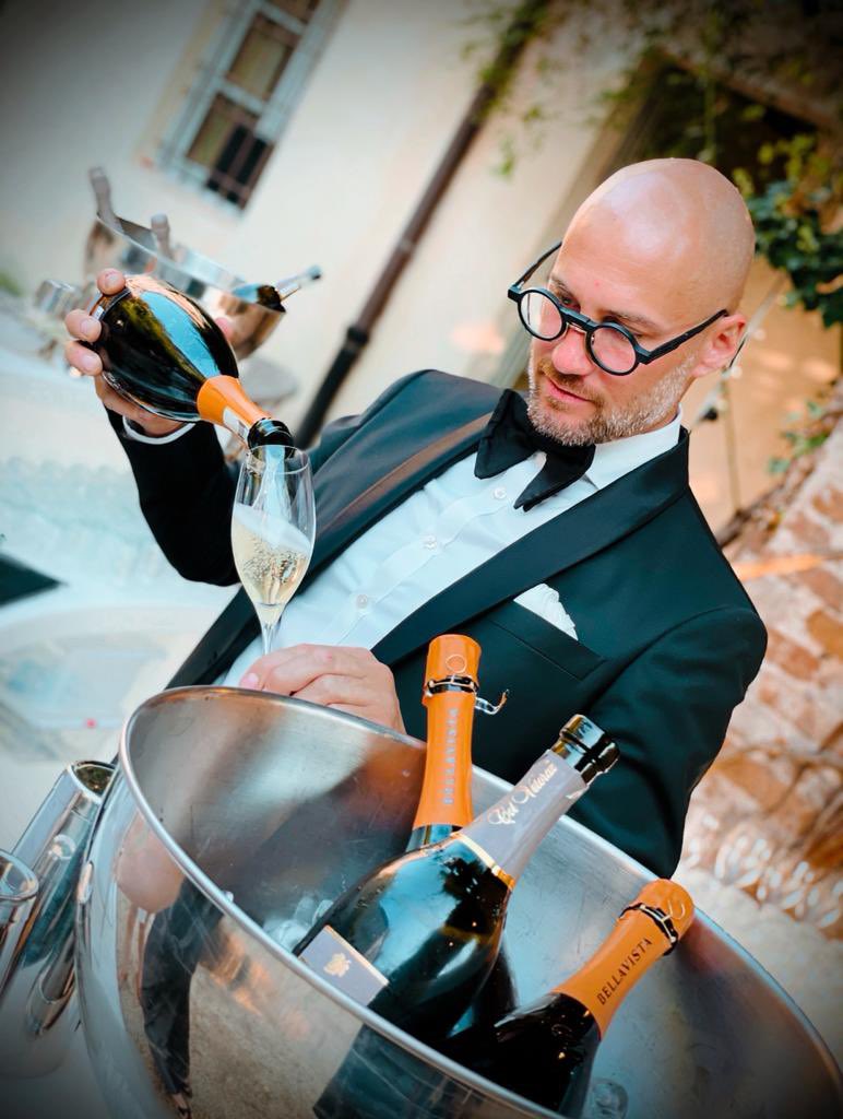 WELCOME DRINKS: A positive first impression goes a long way in influencing a guest's experience at any event. The many benefits to making a strong first impression include making the guest feel welcome and helping the guest feel confident about the decision to come to the event.