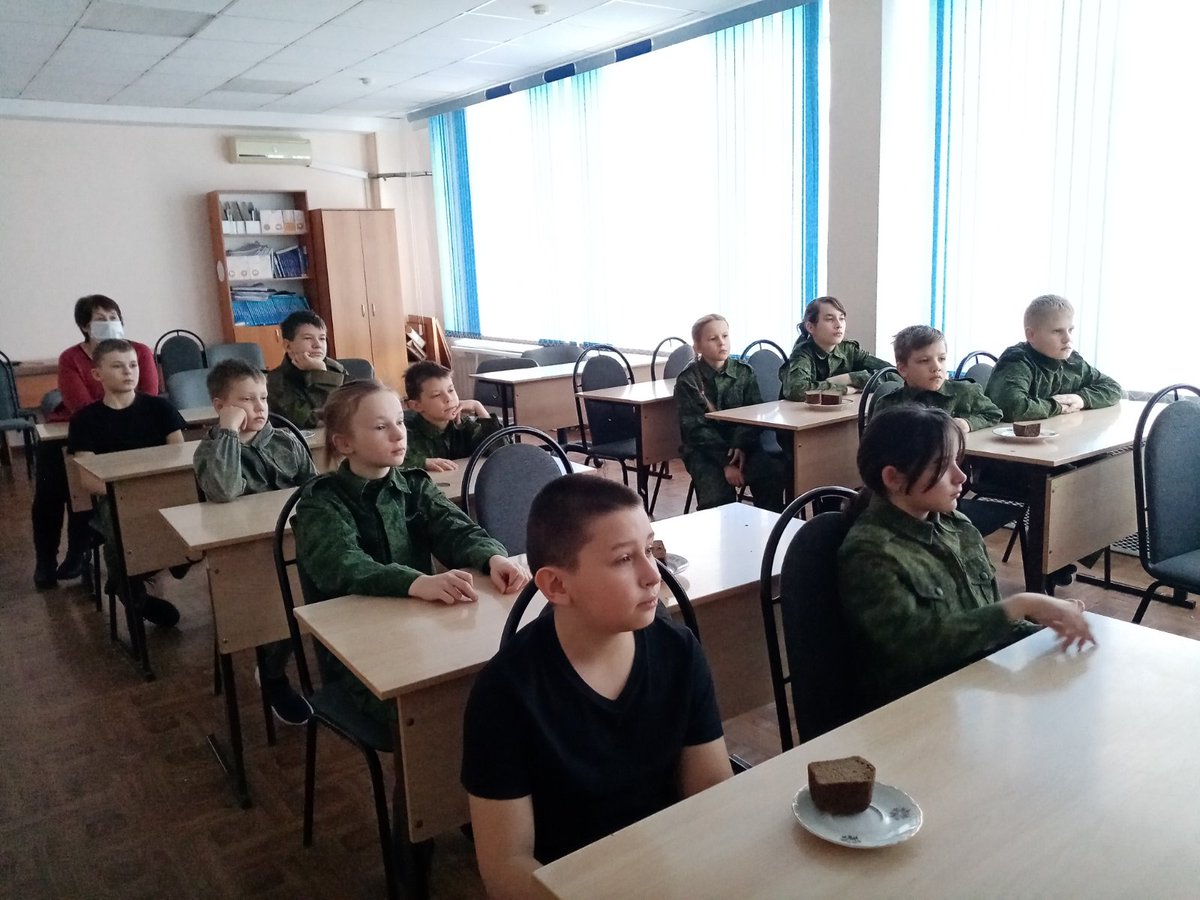 В целях сохранения исторической правды и памяти о событиях Великой Отечественной войны 1941-1945 годов 27 января прошёл единый классный час «Истории Блокадного Ленинграда». В рамках данной акции кадеты несли Почетный караул