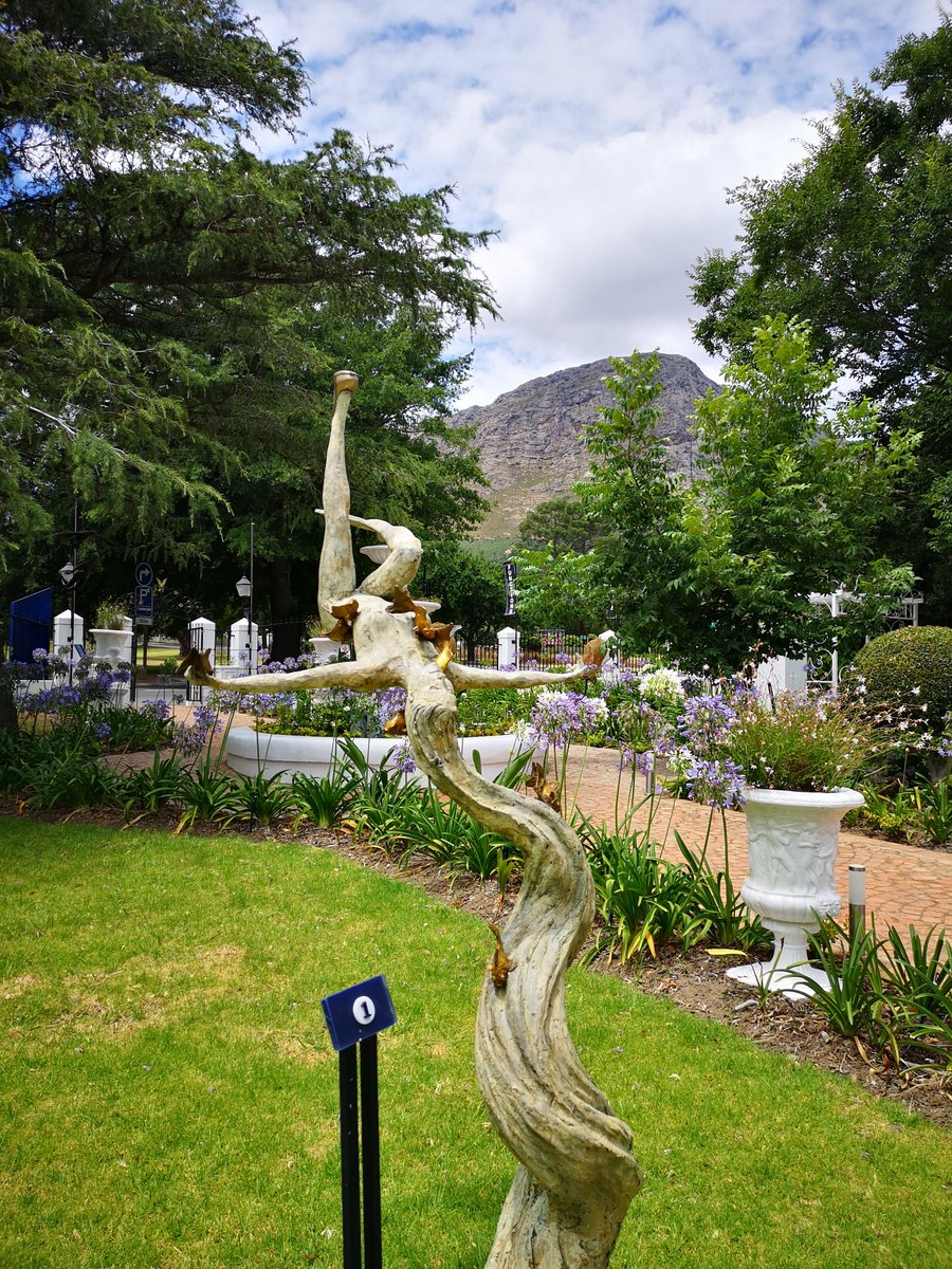 I love writing short pieces about places to explore in Western Cape 🤗 I recently visited <a href="/Franschhoek_SA/">Franschhoek Wine Valley</a> &amp; blogged about it <a href="/WOSA_ZA/">WOSA South Africa</a> 🍇

Parents with young teens, This one is for you! 😉 

Blogs - 5 Cool Things to do in Franschhoek with Young Teens 👉🏼 shar.es/aWDCnP