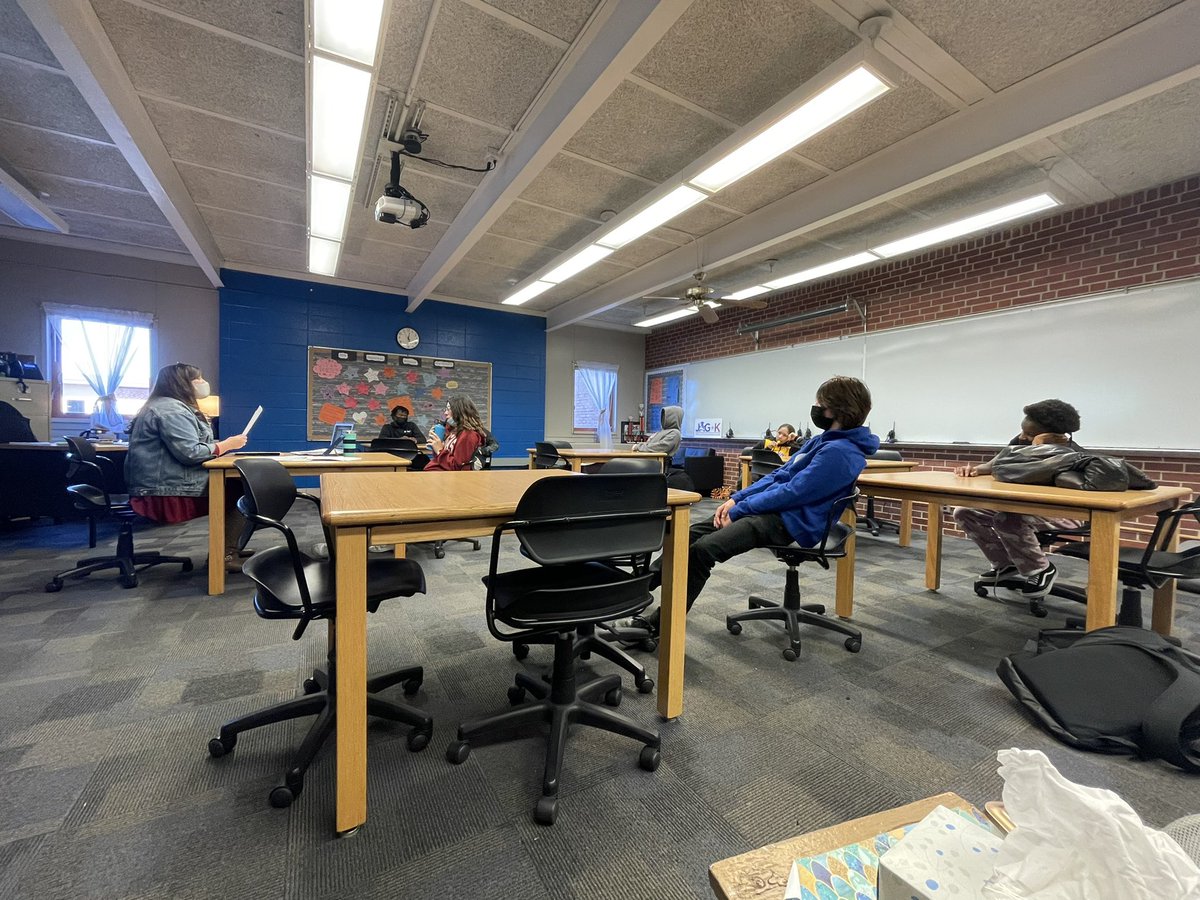Quick visit to @JagKwestridgems yesterday! These students were busy working on all kinds of CDC projects: Employability Skills, Business Plan, and PBL. #JAGKsuccess #SMSD