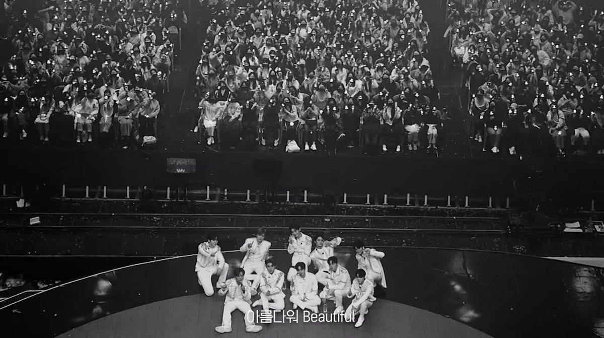 knockout0_9's tweet photo. 매년 그립고 그립기만해서 아플줄 알았던 오늘이
이렇게 또 만날 수 있어서 반가운 마음으로
아픈 기억은 잊어버리고, 우린 우리만의 추억을 쌓았다.

#워너원
#WannaOne
#Therefore_three_year
#워너원_영원히_뷰티풀 https://t.co/vRsqL0j6Fj