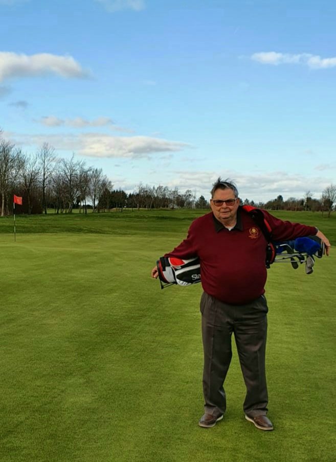 Pete Samsa is a past captain and popular member @DunstableGolf 
Displaying his love for the #golfcourse today by carrying the top holes at 81 years old! #dunstabledowns #downland #keepitopen #teamwork #protectthecourse #membersclub #winter #jamesbraid #greenkeeper ⛳