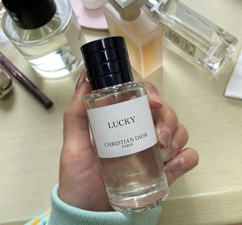 flybutt95484218's tweet photo. Happiness is a perfume of the soul. https://t.co/UwyDGL8IAu