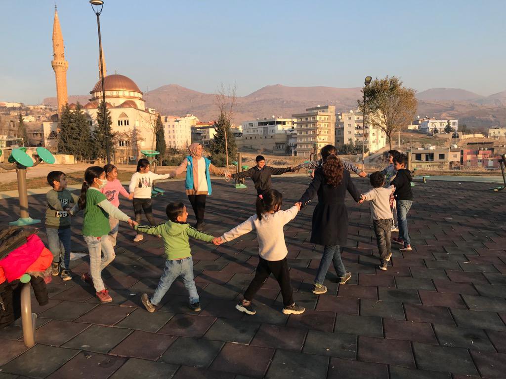yesilligencliks's tweet photo. 📍YEŞİLLİ GENÇLİK MERKEZİ 
Sosyal Uyum ve Gençlik Katılım Projesi kapsamında Miniklerimizle Geleneksel Oyunlar ve Sportif Faliyetler gerçekleştirdik.

#SosyalUyumVeGençlikKatılımProjesi 

#gençlikmerkezi 

@kasapoglu 
@gencliksporbak https://t.co/ks1lw90K1z