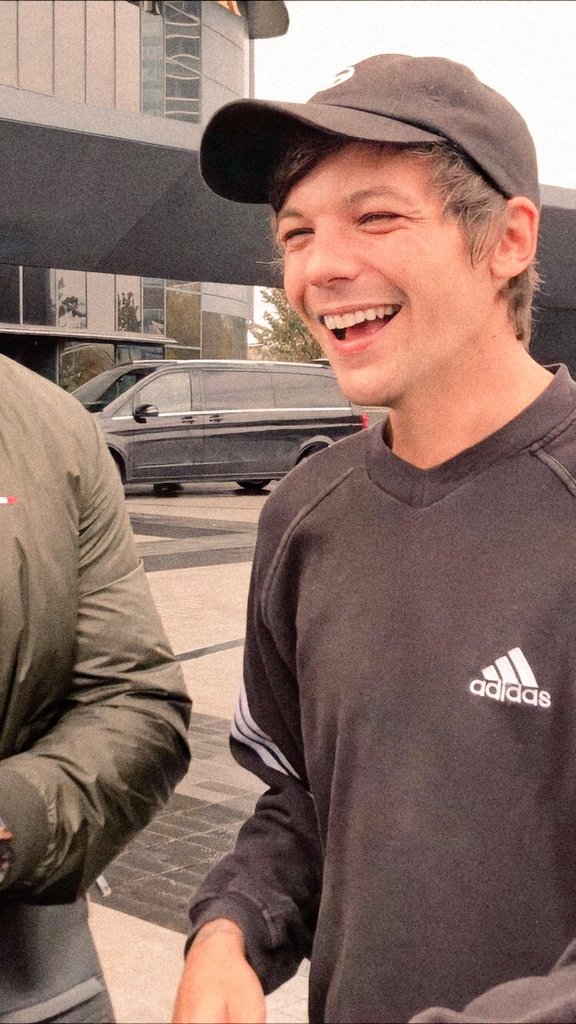 vee21s's tweet photo. @iHeartRadio @LTHSOURCE Voting for #Louies for #BestFanArmy 
#iHeartAwards 💙 https://t.co/h3tT39jbZ2
