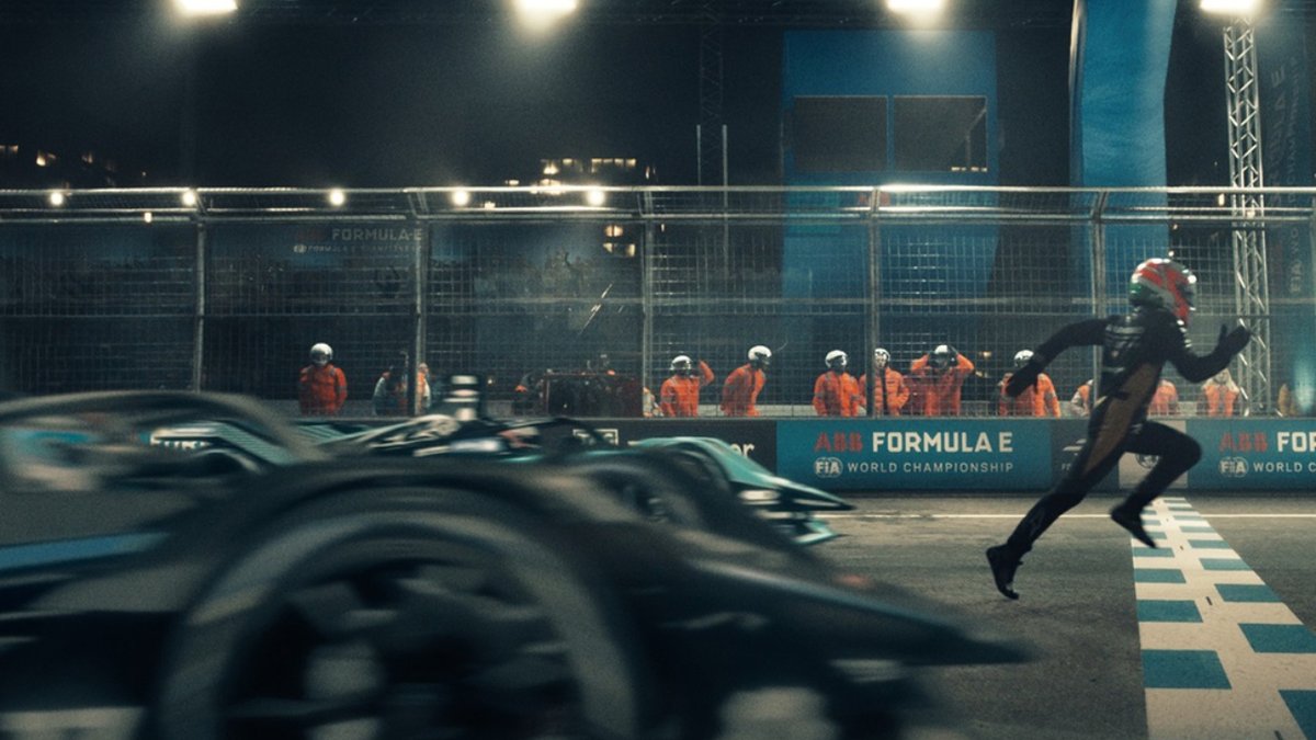 Thinkboxtv's tweet photo. We're nearly at that weekly finishing line so it’s time for #Breakingads 🏁

Check out the gallery to see our current favourites from @uncommon_LDN, @10Days_london, @LeoBurnettLDN, @droga5 and @Atomic_London: https://t.co/8tChTWk4KC https://t.co/sAe8WZcnHJ