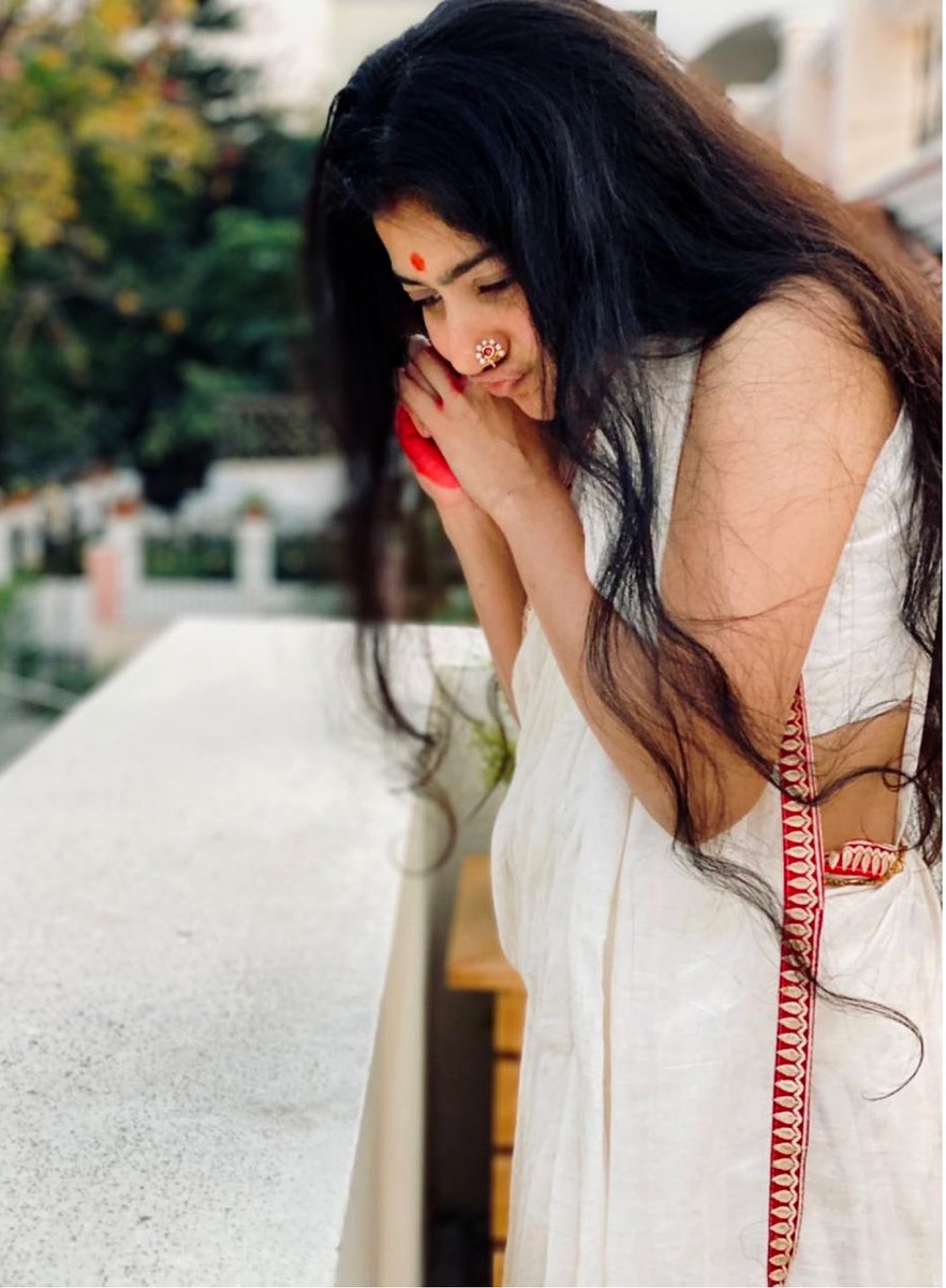 bh_clips's tweet photo. Gogress of beauty queen of Sai Pallavi #SaiPallavi #Rosie #ShyamSinghRoy https://t.co/2iZk1He0YU