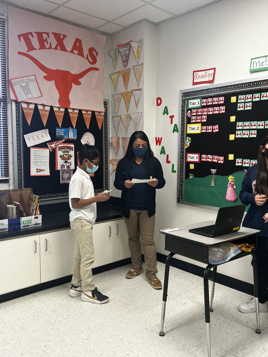 APena_LCES's tweet photo. Announcing fun facts about UT Austin from @ECarrasco_LCE class this College Thursday 🤩@YAlvarez_LCES #AVID_LCE https://t.co/FBskL24MdL
