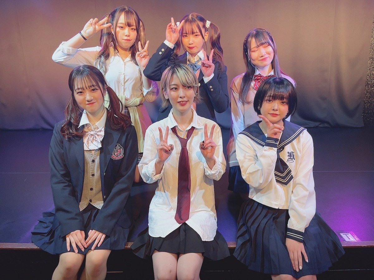 newcodomo's tweet image. 最後のチェキ会＆ミニライブありがとうございました！
卒業生を保護者、在校生、来賓の方々に見送っていただきました🌸

いよいよ29日はラストライブ！
ニューコドモの最後を見届けてください。
🎫 onl.tw/iC8triH