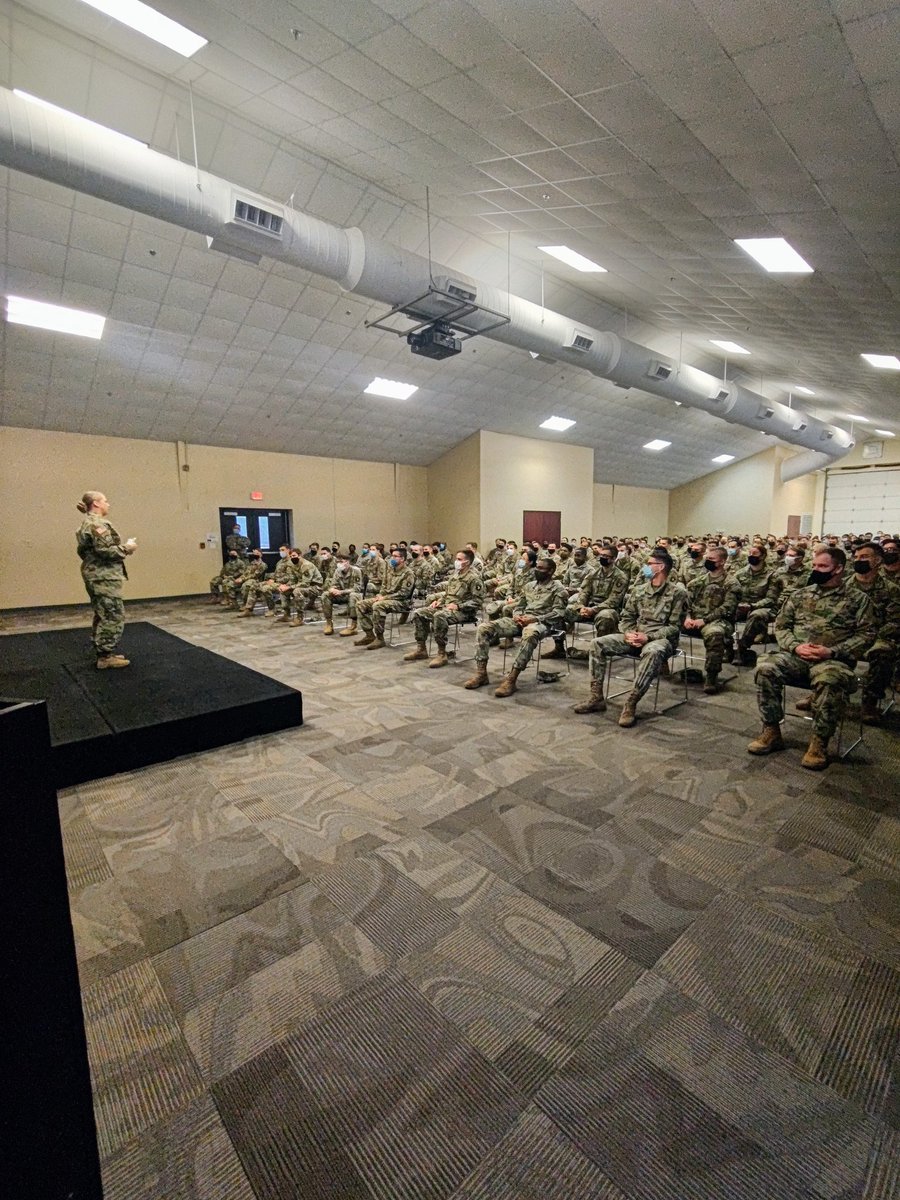 101st_NCOA's tweet image. This week, CSM Knapp visited the #101st #NCOA to talk to future NCOs about the Division Commanders Initiative: Train, Fit, Discipline, Cohesive, Ready to Win Future Fights.

See more:
m.facebook.com/story.php?stor…

#101stAASLTDIV #ScreamingEalges #BlueBook #TrainToLead