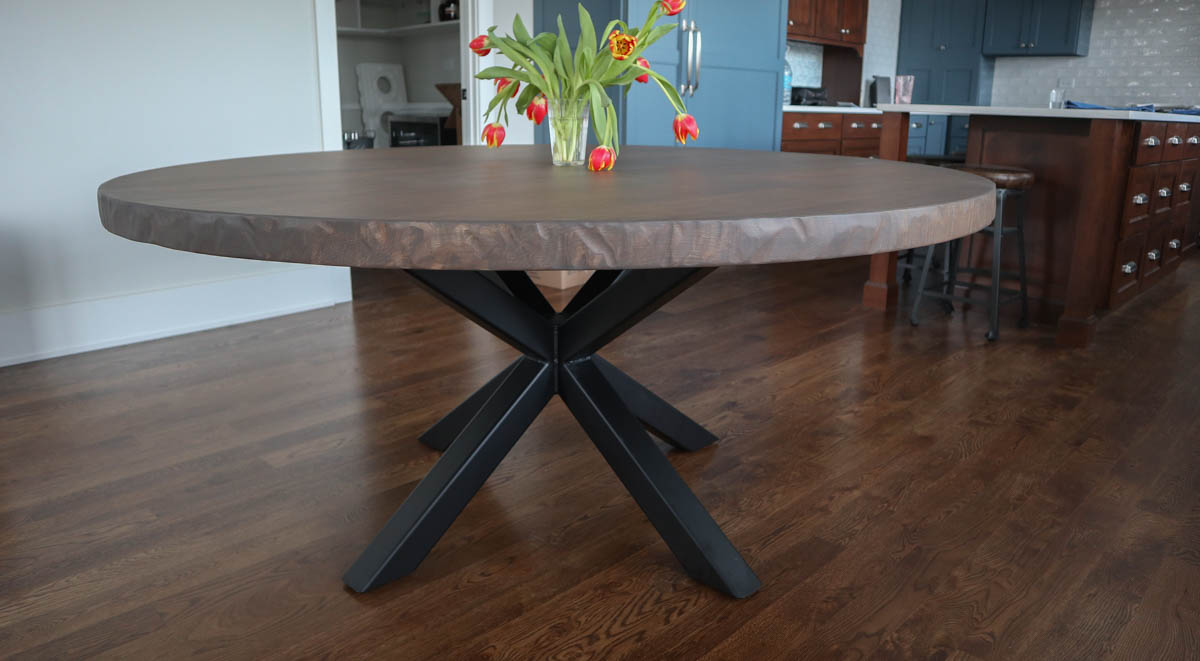 HandmadeTables's tweet photo. Going with the extra thick top gives ample space to get the full affect of a tumbled edge!
#edgedetail #roundtable #metalbase #texture https://t.co/hmBfBXe6rt