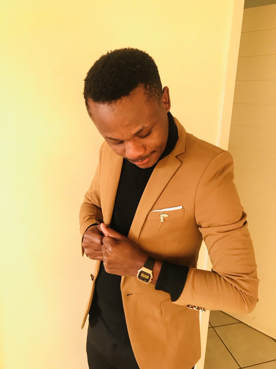 NOCHILL_GOD's tweet photo. Hi I’m a content creator and a student. I invest in me. 5 Distinctions 🔥❤️, 2rd Year Marketing Management Student 👨🏻‍🎓 https://t.co/lkk8Xi2HYA