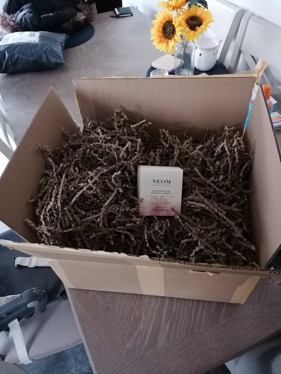 Jade1990cooper's tweet photo. Shocking amount of packaging used for a little box. Shameful @NeomOrganics https://t.co/PlgUYKzWAr