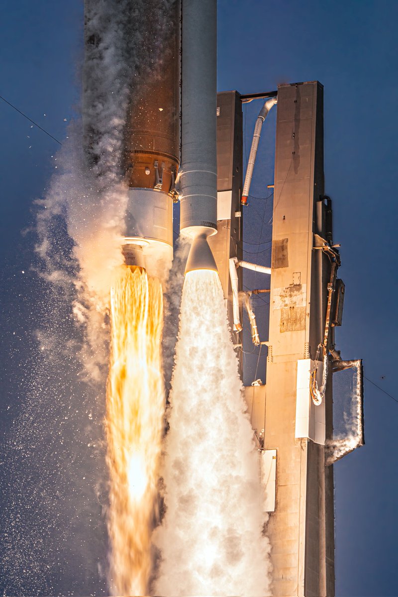 GDavisPhotos's tweet photo. Beautiful asymmetry 🚀
#AtlasV #USSF8 @ulalaunch @torybruno https://t.co/srFrik5CPh