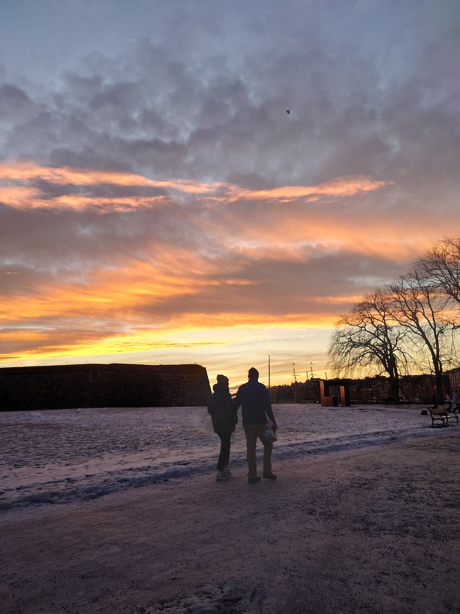 robertholan's tweet photo. Oslo i solnedgang. 
#oslo https://t.co/QfDI4XVsNz