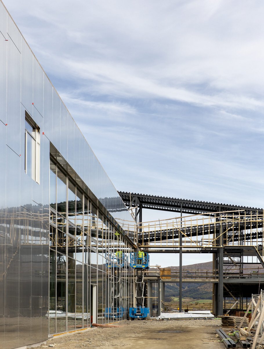 coilaloxide's tweet photo. Our pre-anodized aluminium gets used around the globe, even in very remote regions like Lofoten, the upper North of Norway.

In this project, our X-Wall Brite in 3 mm gauge gets combined with X-Bond Brite in 0,5 mm gauge. 
Metal substrate : AMAG Austria Metall

#anodizing https://t.co/PmQpBMFnu2
