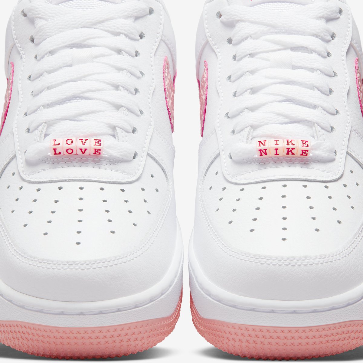 ModernNotoriety's tweet image. Nike Air Force 1 "Valentine's Day" 2022 ❤️ bit.ly/3g15uYC