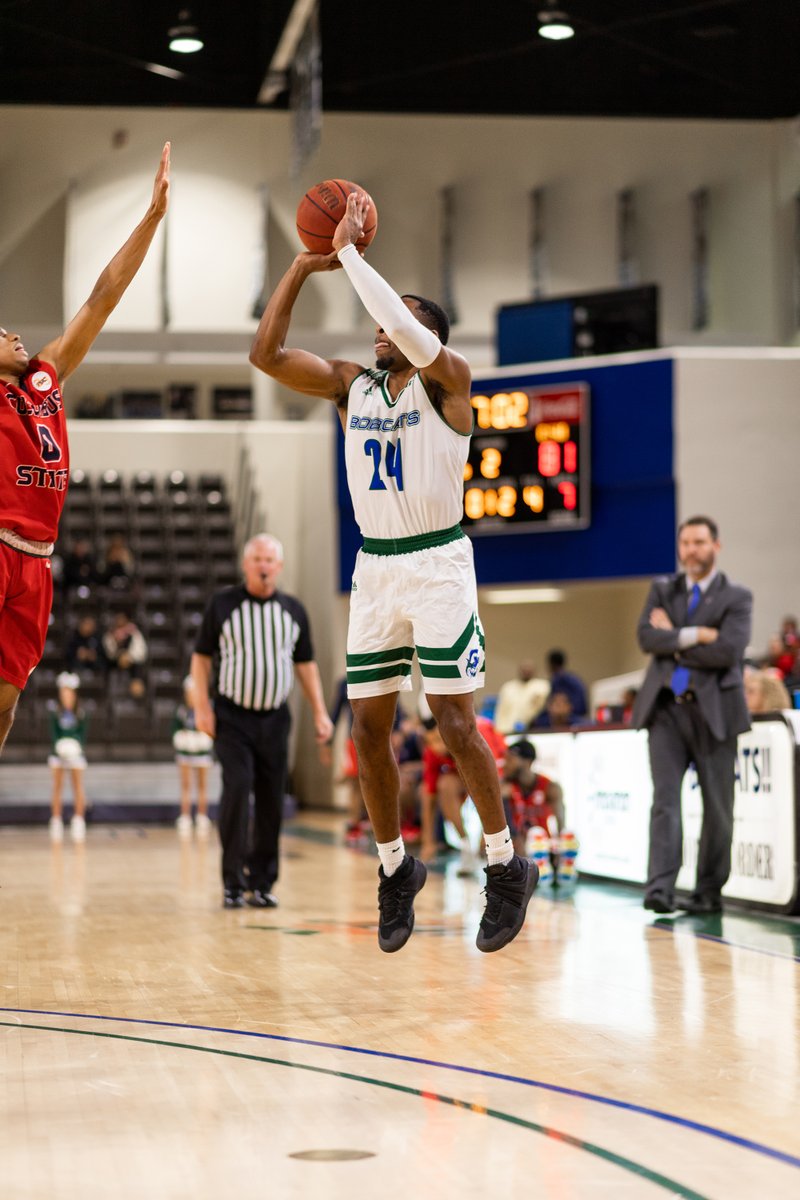 GCSUBobcats's tweet photo. Today's #ThrowbackThursday takes a look at the 2019-20 GC Men's Basketball team that set the school record for 3-pointers made with 302!

The Bobcats averaged 10.1 3s/game that year, and are currently at 10.6/contest

#ThunderBrought
@GC_Hoops https://t.co/bFwZLPGKKT