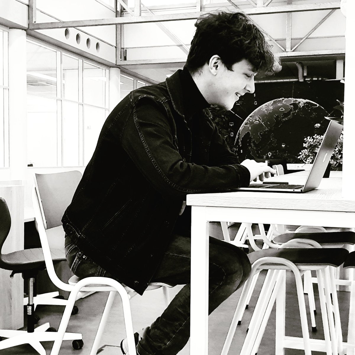 StarriApps's tweet photo. Over three years I did study Software Developer. In about a couple of days I do start my final internship. IT, Software and Design are one of the best things that happend to my life! Study something you love! 🌟

#softwaredeveloper #studying #tech #student #developer #MacBookPro https://t.co/wyQVNcRGJq