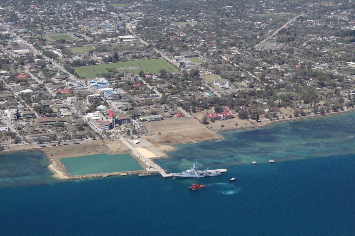 I am proud of @HMS_Spey which is delivering vital aid including water & medical supplies to Tonga following the tsunami. She will continue to work with the @NZNavy, @Australian_Navy & other allies to coordinate relief efforts with the Tongan authorities & @UKinTonga 🇹🇴🇬🇧