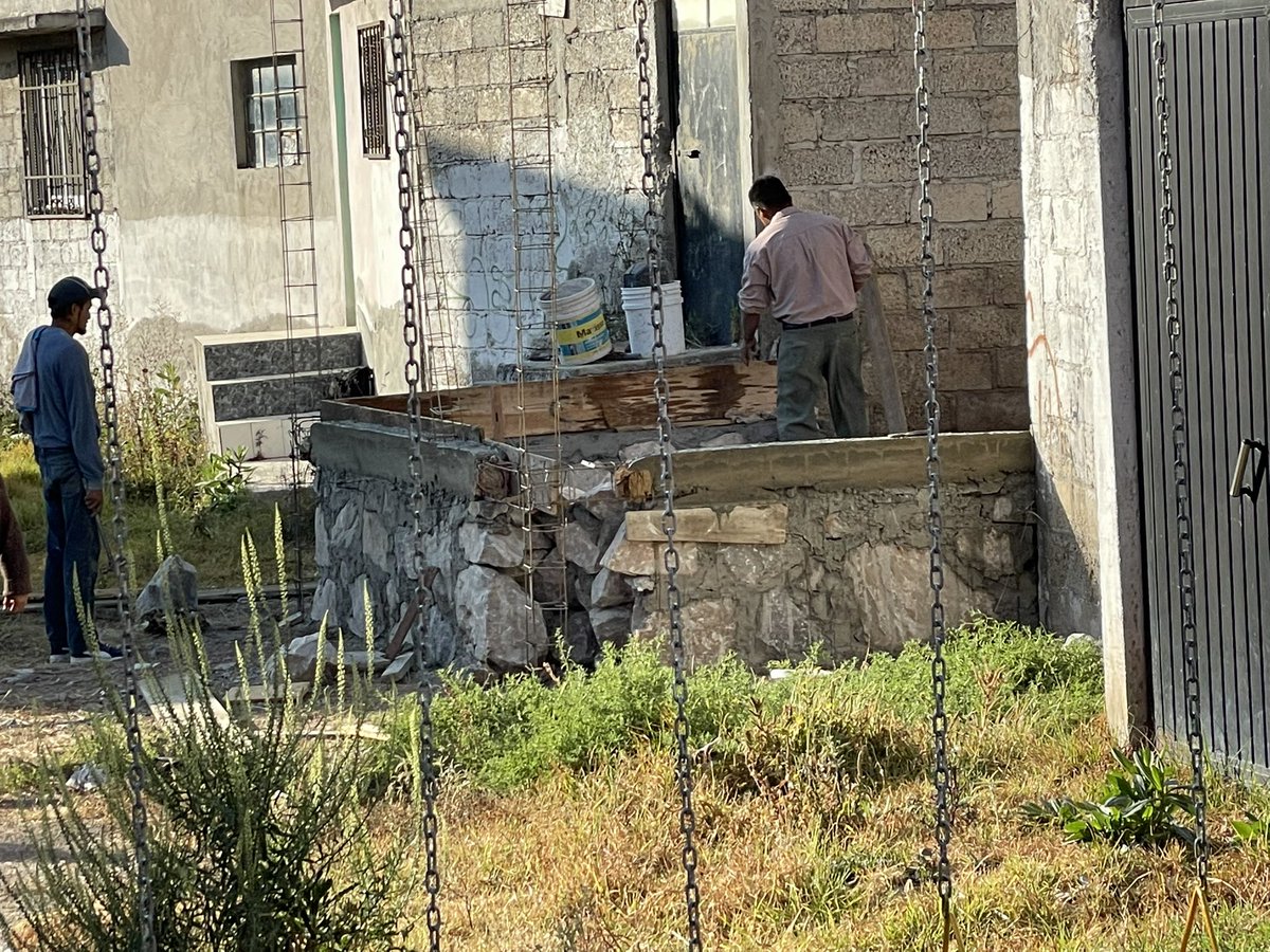ReneKenobi's tweet photo. @Pachuca_SOPDUVM deberían darse una vuelta en el parque que está entre Xochiquetzali y Paseo Toltecas. Es el porque perteneciente al 4ºRetorno de la Aquiles Serdán. Se roban un pedazo del parque. @PachucaGob deberían hacer caso de los reportes de los vecinos que están preocupados https://t.co/E3xkLJ9uO0