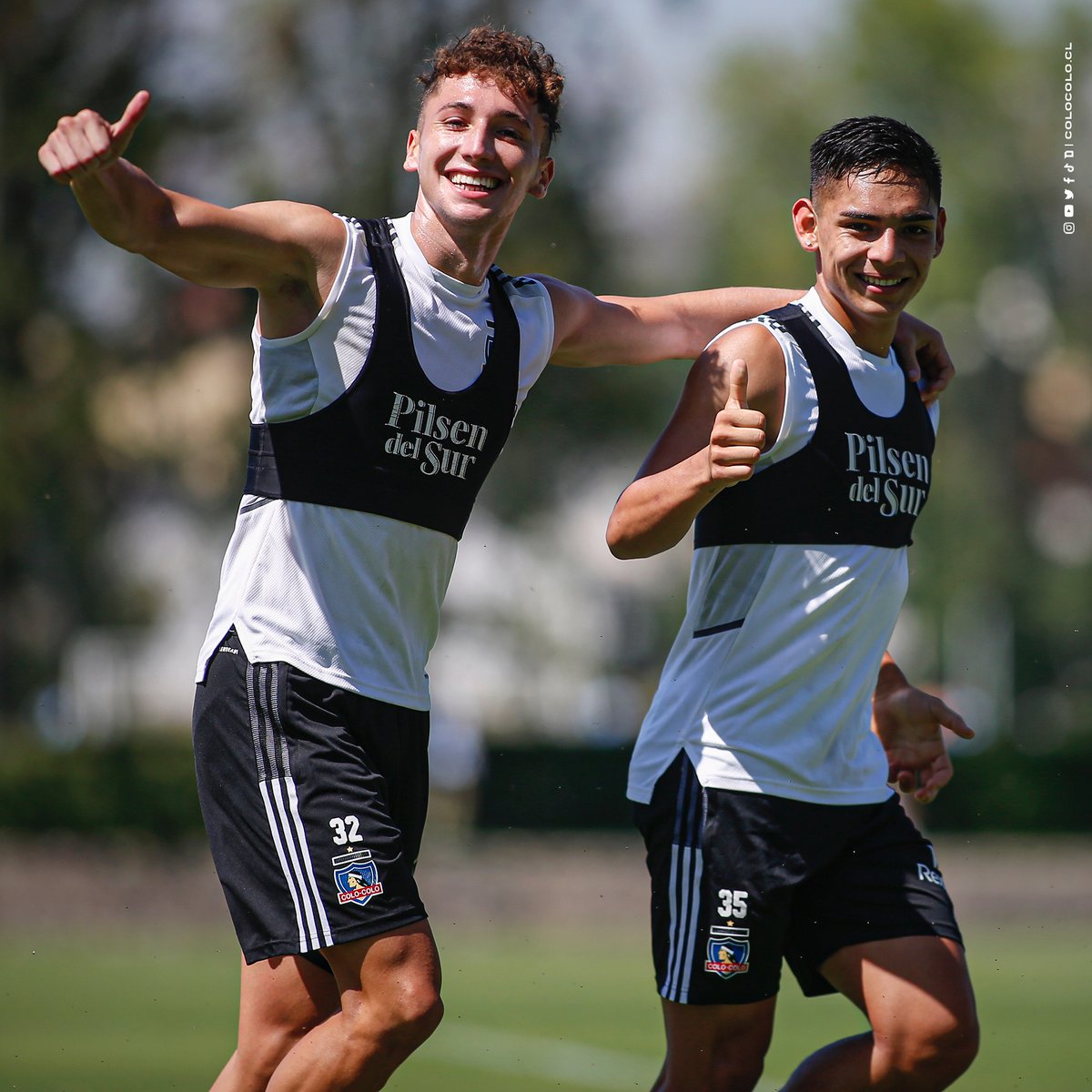 😄👍🏼 Les deseamos un gran jueves junto a <a href="/32_Arriagada/">Luciano Arriagada</a> y <a href="/jCruzcastro10/">Joan Cruz Castro</a> 

#VamosPorTodo 👊🏼⚪️⚫️