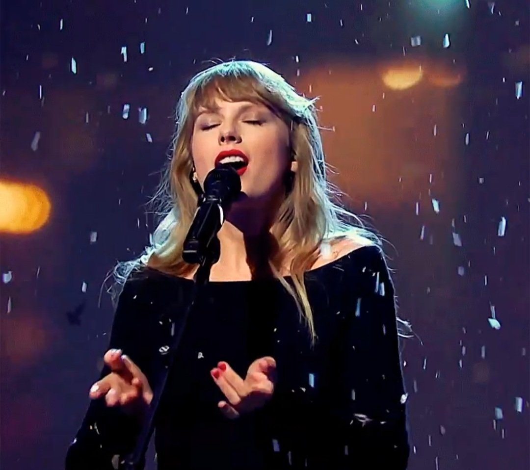Boshrafolklore's tweet photo. RT AND REPLY TO VOTE

I vote @taylorswift13 for #AllTooWell   #BestLyrics at the #IHeartAwards https://t.co/fz8QRoMOA0