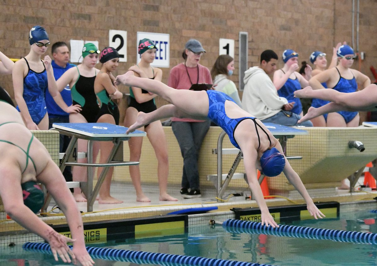 🏊‍♀️🏊‍♂️HOME SECTION MEET TONIGHT!!!

Girls looking to make it 3 section dubs in a row. Boys looking to clutch a key section dub.

⏰6PM meet start
🆚Brashear
🌡️warmer inside the pool than outside

Get there to watch a beat down!!!!!