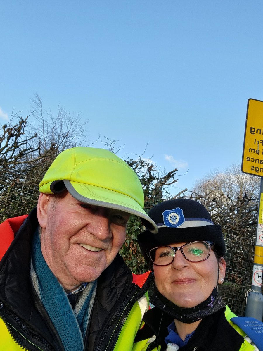 Pcso Carr on school patrol <a href="/MapledeneSchool/">MapledeneSchool - We are Mapledene. We are family.</a> no issues today👍joining Brian the school crossing warden making the road a safe place for pupils and parent's 😊