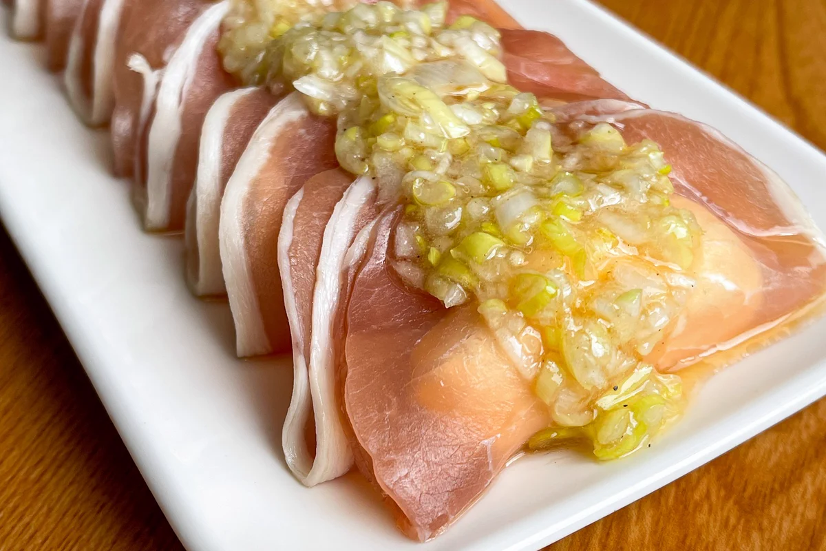 お酒ととってもよく合いそう！ネギ塩ダレとの組み合わせが美味しそうな「生ハム」レシピ！