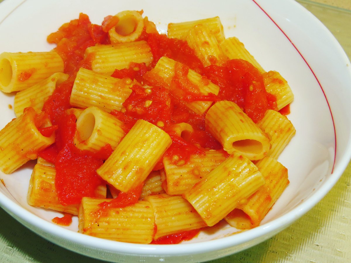 YouCookIt_net's tweet photo. #Semplicità, semplicità, semplicità! #PASTA AL #POMODORO FRESCO 🍅🍅🍅
#ricetta qui ➡️ https://t.co/8PrJ3AmGPC https://t.co/1OTiWwVJEt