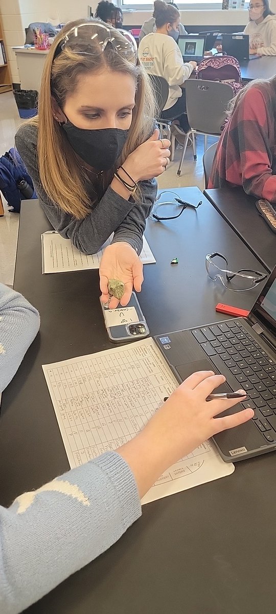 Lewis_FJL's tweet photo. Rocks have character! Every Earth Scientist loves em'. Luster, color, streak, oh my! @Lightridge_LCPS @LightridgeSci #minerals @_monikavereb @HaleyGargan https://t.co/OtFLIOqs7U