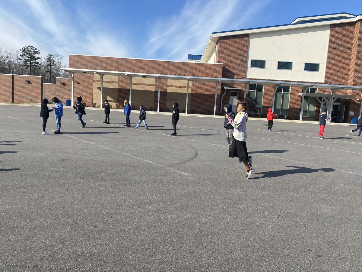 MsBennettROSA's tweet photo. Braving the cold to find out our speed at various movements. #EngageCreateSOAR @ROSArockets https://t.co/TQf5tdpSk4