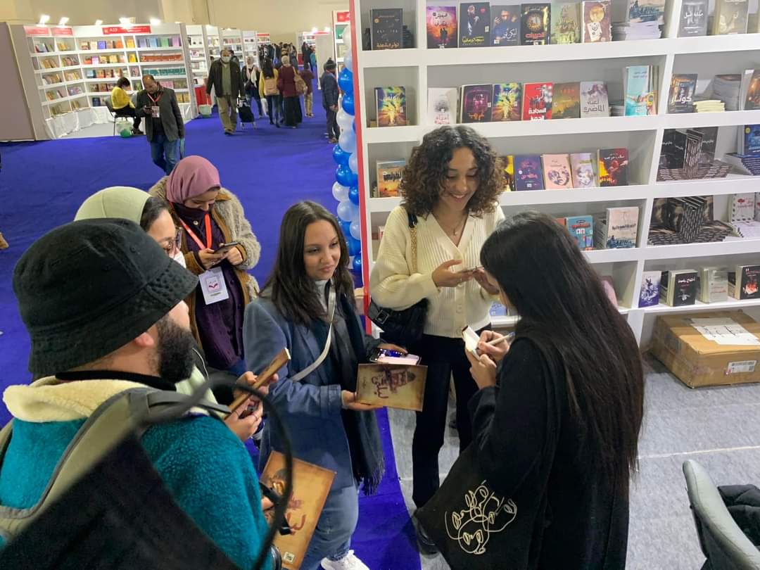 dar_hapi's tweet photo. 🖋️

الكاتبة : مريم زمزم مع روايتها #ليلى في #معرض_القاهرة_الدولي_للكتاب_٢٠٢٢ 

#دار_حابي_للنشر_والتوزيع
#Dar_hapi https://t.co/9ZvsCW7XV6