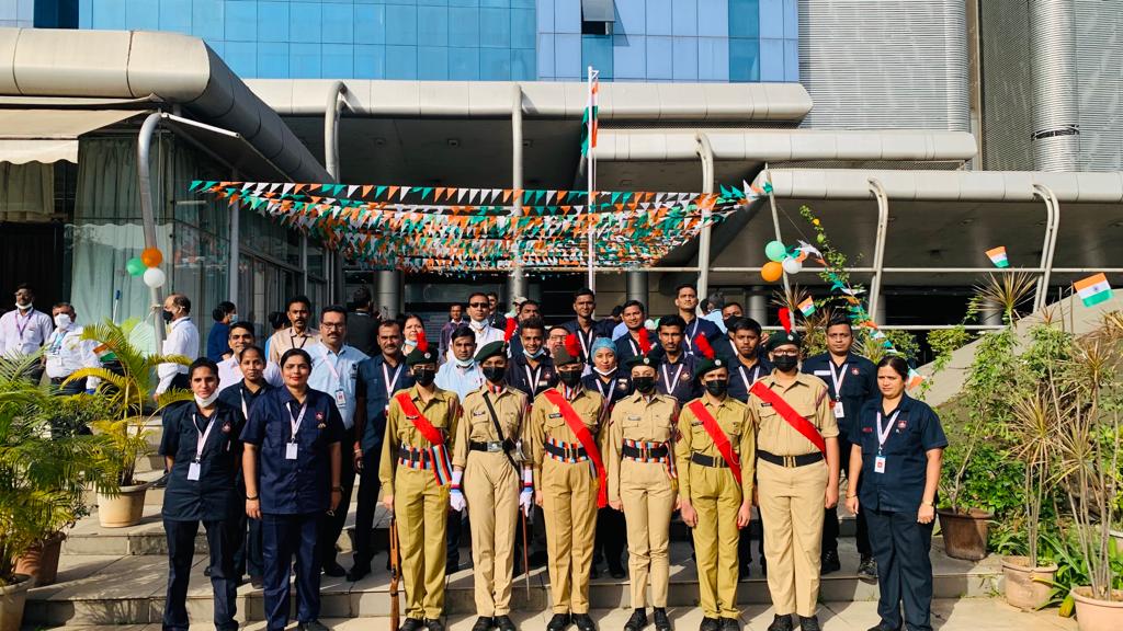 mah_coy's tweet photo. 6 cadets from Bombay Cambridge School gave a Guard of honour at Seven Hills DCH and vaccination centre for the 73rd Republic Day. The cadets also motivated many teens to get vaccinated and to enroll themselves in NCC.
@HQ_DG_NCC 
@ncc_dte 
@mumbai_group https://t.co/awbf8fY6QR