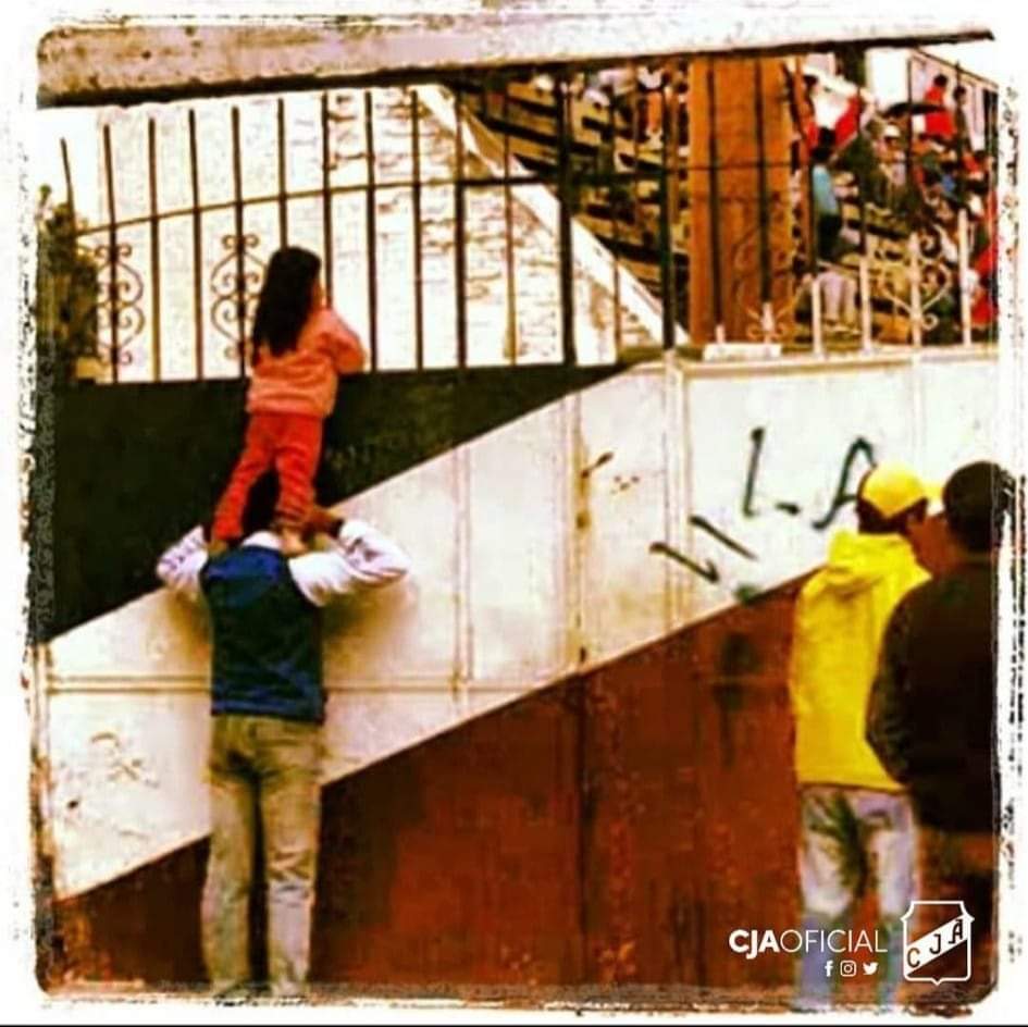 Mientras esperamos el partido, ansiosos y manija 🤪 como todos los antonianos... Seguimos trabajando por Juventud 💪 ¡pronto tendrán novedades de la nueva movida para que te sumes y 🤝 vos también puedas colaborar!

Vamos Juventud 💙🤍🤎

#JuventudAntoniana #AntonianaUnidos