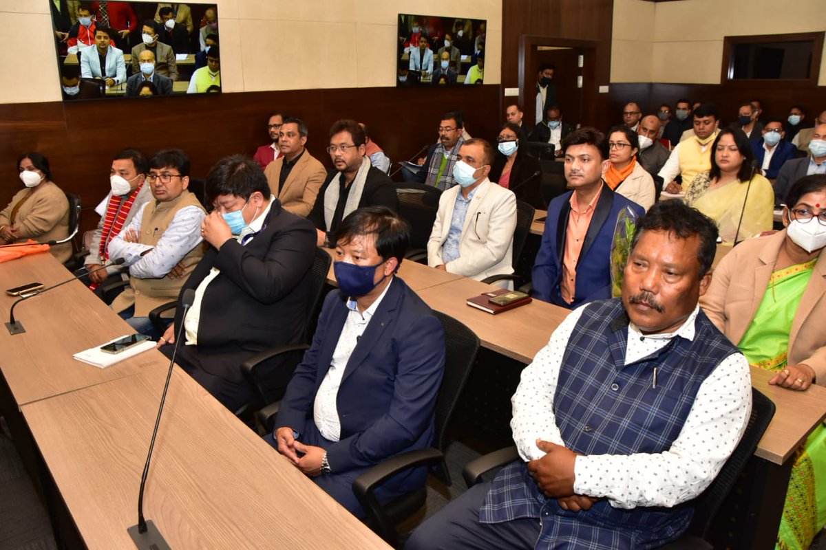 himantabiswa's tweet photo. To further our development agenda, I met newly-appointed Chairmen, Vice-Chairmen, MDs &amp; members of various Govt bodies, including Women &amp; Youth Commissions, at Janata Bhawan.

I urged them to bring innovations in making their respective bodies more vibrant &amp; work for the people. https://t.co/NqJ529gTmF