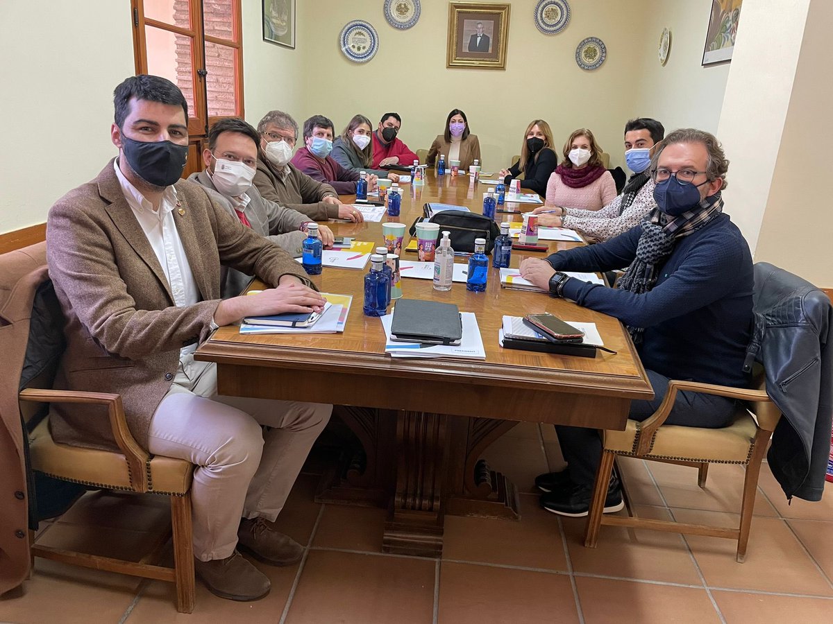 👥Vila-real va acollir ahir la reunió Junta Executiva del <a href="/fonsvalencia/">Fons Valencià per la Solidaritat</a>, en la qual es va fer seguiment dels projectes i convenis de l’associació, es van ratificar altes del Fons (Llíria, Aielo de Malferit, Favara, Moixent i Quartell) i es va treballar el programa activitats 2022