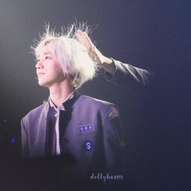 iTeukUrHeart's tweet photo. #Yesung #SUPERJUNIOR @SJofficial @shfly3424 

YESUNG?⚡️JUST WHAT IS THAT 🤣 https://t.co/0Fc3DplAaU