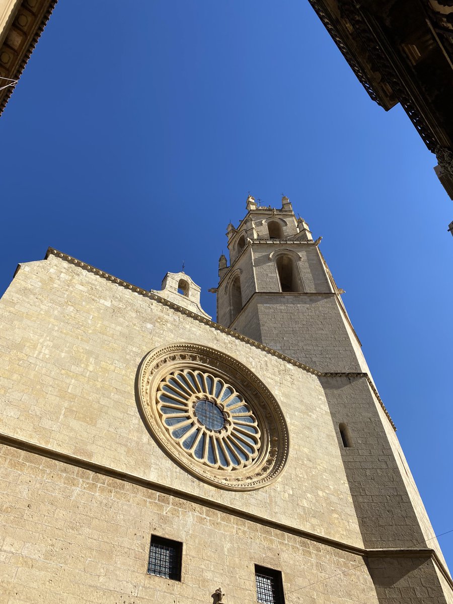 alexsnclmnt's tweet photo. He estat tot el dia a Reus i puc afirmar que és una ciutat molt més maca que Tarragona. Però molt, eh. https://t.co/iMPGx91VA3
