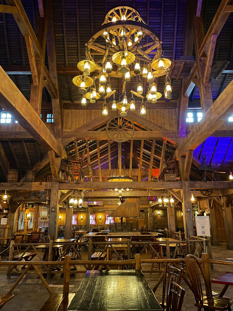 So cool to enjoy the Cowboy Cookout during the low season. 
Cast Members were so welcoming and the Sheriff’s BBQ..    🥰😋