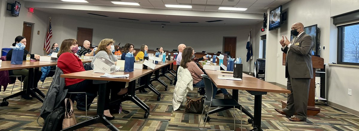 mbaumstark's tweet photo. Great start to the morning: Superintendent @Byearwood1 meeting with parent leaders from #CPSBest schools. Creating support systems for our scholars is key. Thank you @MissouriPTA for joining the conversation. https://t.co/MF2WKCa2V8