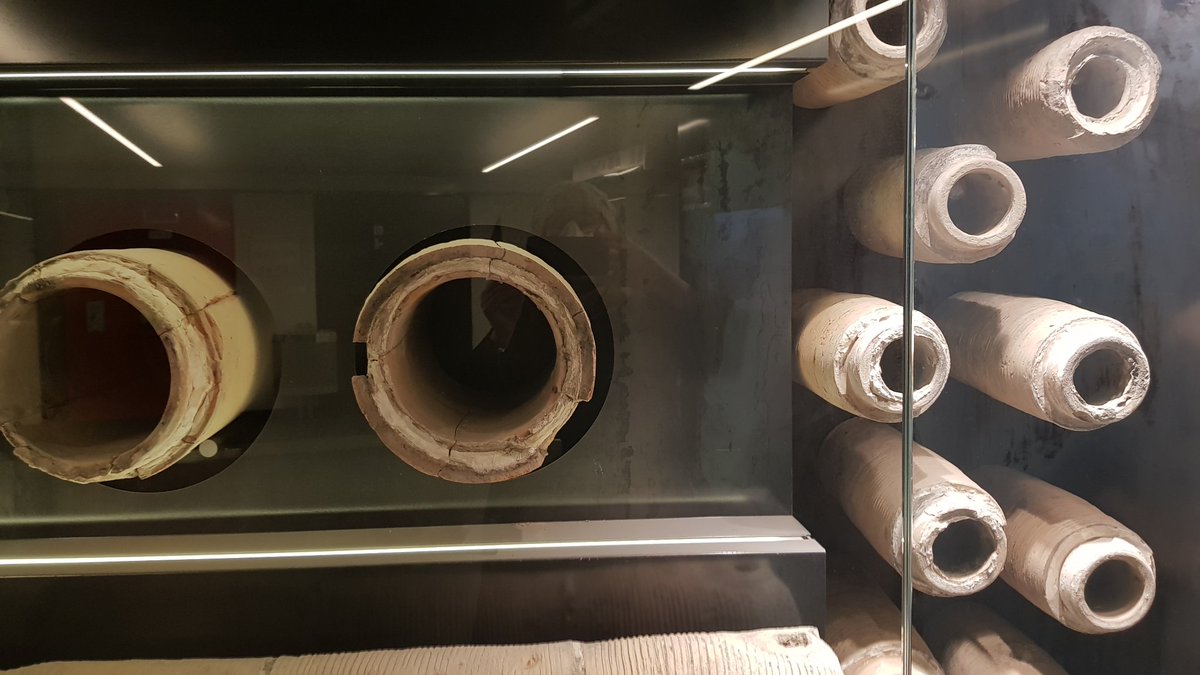 RiaPBerg's tweet photo. Maanalaisia vesiputkia 1.  vuosisadalta jaa.
Rooman metrolinja C:n kaivaukset, nähtävissä S. Giovanni Lateranon asemalla #Romanwaterpipes #watermanagement #metropolitana #metroCRoma https://t.co/9oo1iKQPmn