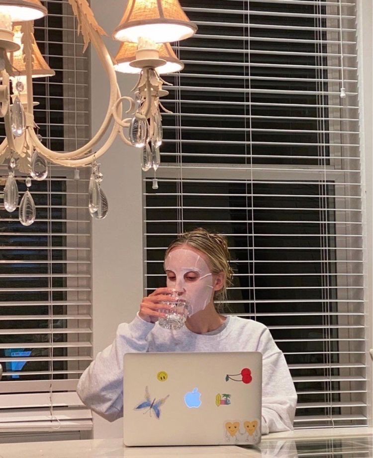 romanticising late &amp; long study sessions