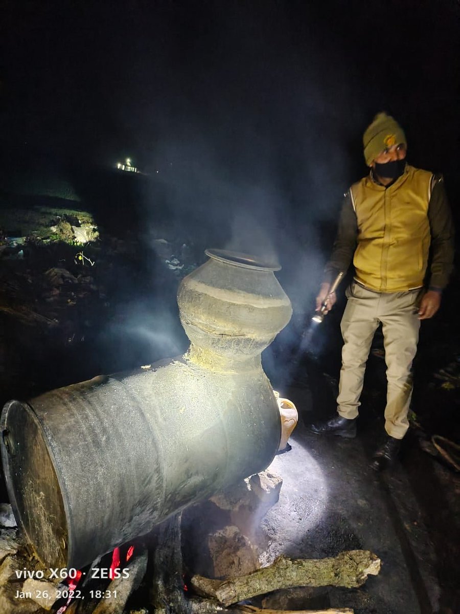 अवैध शराब के विरूद्ध कार्यवाही, विगत 24 घंटे में 820 लीटर अवैध कच्ची शराब, 09 अवैध शराब भट्टी बरामद कर 31 अभियुक्त गिरफ्तार #UPPolice