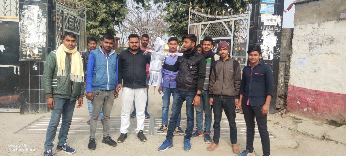 NSUIBihar's tweet image. बिहार के मोतिहारी एवं बेतिया जिले में NSUI साथियों के द्वारा छात्रों के विभिन्न मुद्दों को लेकर विरोध प्रदर्शन किया गया।
◆NTPC का संशोधित परिणाम जारी करो 
◆ग्रुप D परीक्षा में CBT2 हटाई जाए
◆NEET PG परीक्षा स्थगित की जाए
◆सभी छात्रों को #ExtraAttemptForAll मिले @Neerajkundan
