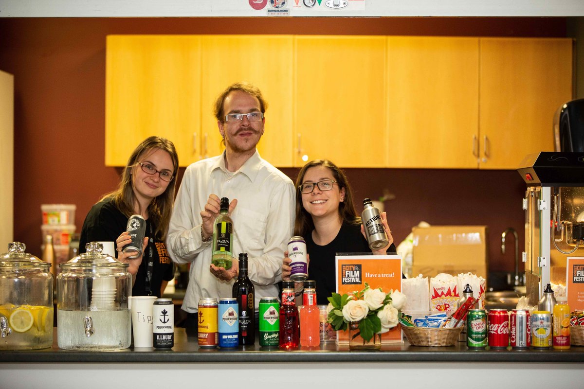 #TBT to #FCFF2019 - our wonderful volunteers running the concessions!
Our mouths are already watering thinking about the popcorn at #FCFF2022. What about you? 🤤🍿

#throwback #popcorn #filmfestival #ldnont #fcff