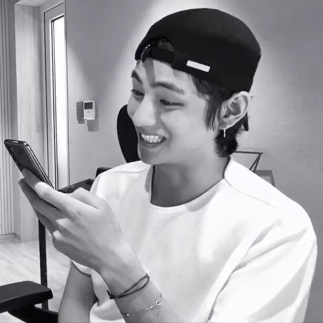 Army2013btss's tweet photo. @KimGolbarg جرجرجرجرجرجر😂😂😂😂 https://t.co/2hy4IvReSh